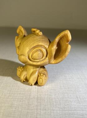 崖柏木雕史迪仔摆件动物雕刻实木手把件动画史迪奇桌面装饰品