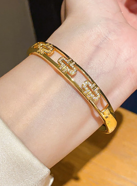 18k金电镀锆石马蹄扣卡手镯