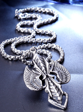 2023复古哥特式不锈钢翅膀十字架钛钢个性潮人男士项链欧美吊坠