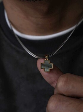 美式四叶草十字架黑贝母吊坠夏季男女同款简约小众高级感钛钢项链