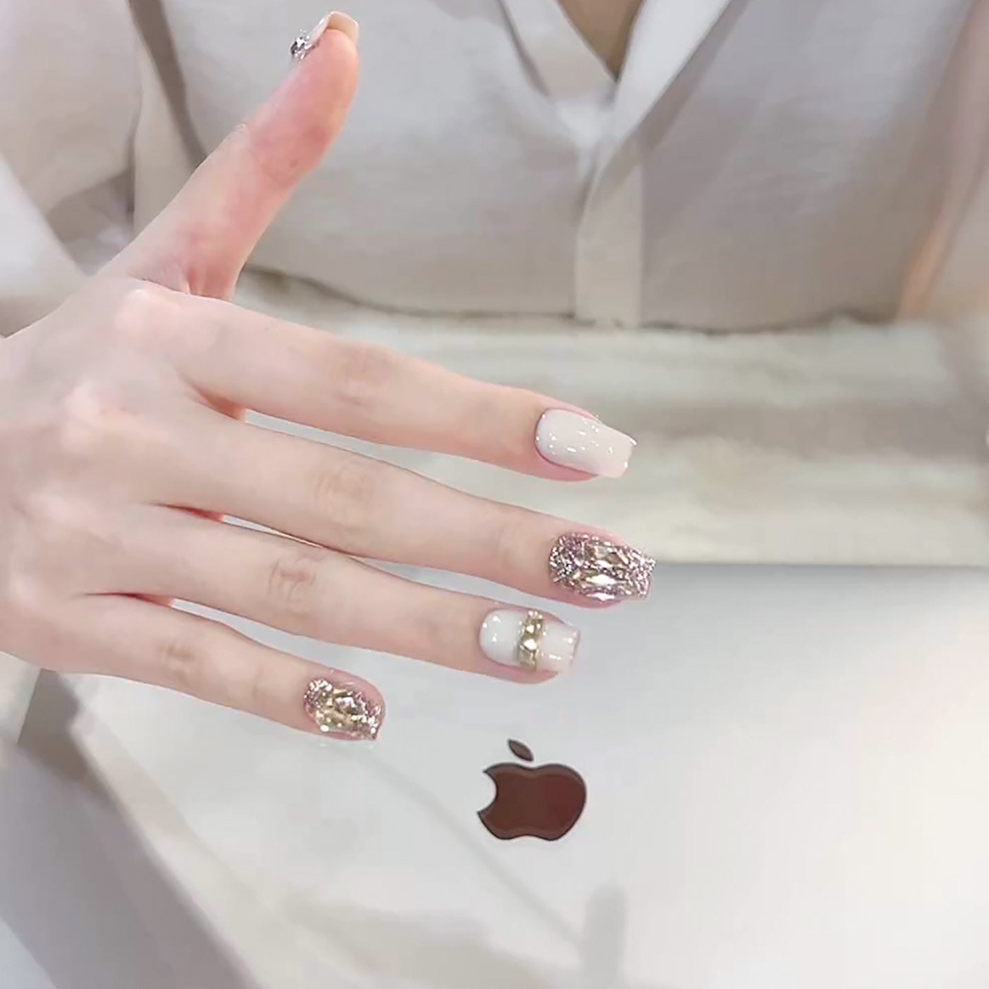 2025年新款秋冬氛围感璀璨雪国显白美甲显白穿戴甲纯手工高级感,淘宝优惠券,粉丝福利购,淘宝优惠卷