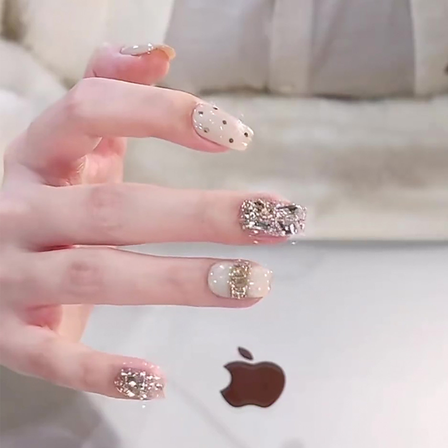 2026年新款嫩豆腐白猫眼法式显白网红美甲穿戴甲纯手工高级感短款,淘宝优惠券,粉丝福利购,淘宝优惠卷