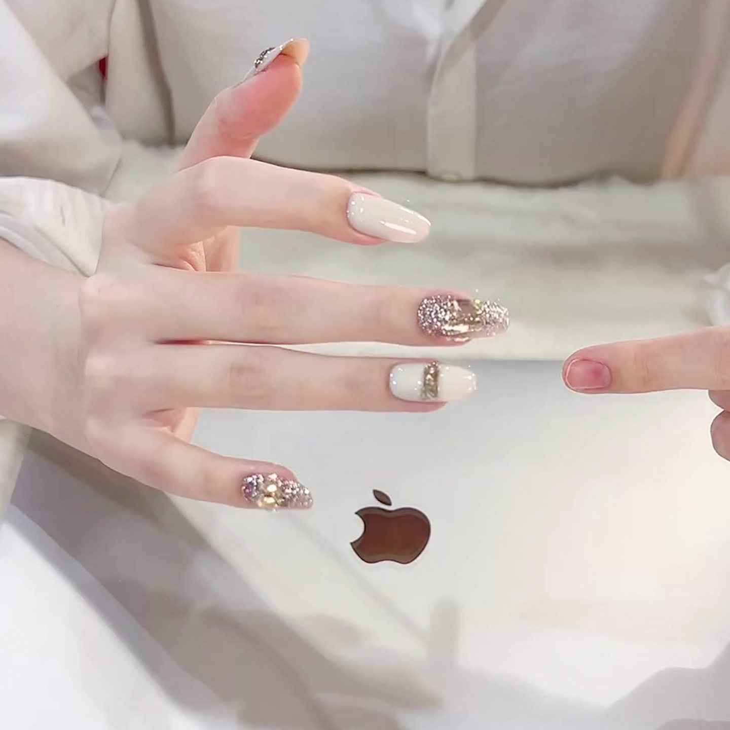 2025年新款秋冬氛围感璀璨雪国显白美甲显白穿戴甲纯手工高级感,淘宝优惠券,粉丝福利购,淘宝优惠卷