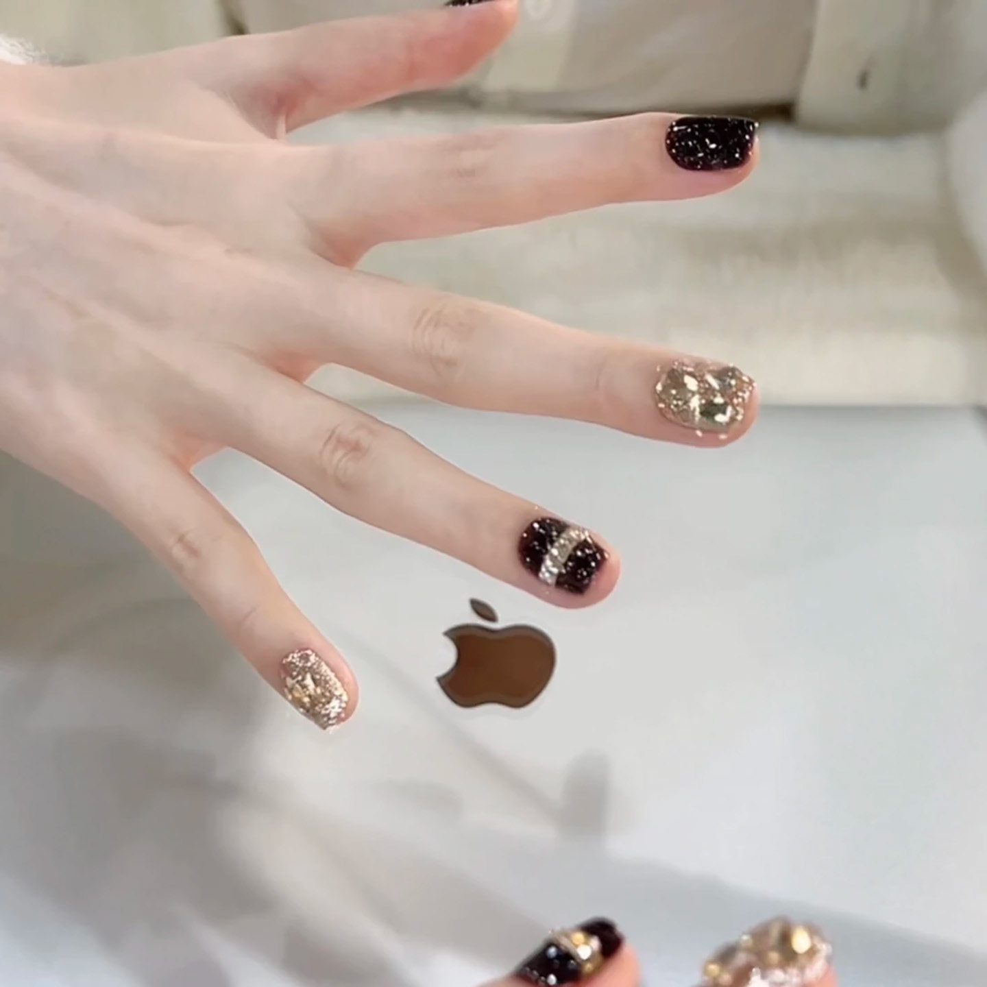 2025年新款秋冬网红爆闪棕黑显白美甲穿戴甲纯手工高级感短款定制,淘宝优惠券,粉丝福利购,淘宝优惠卷