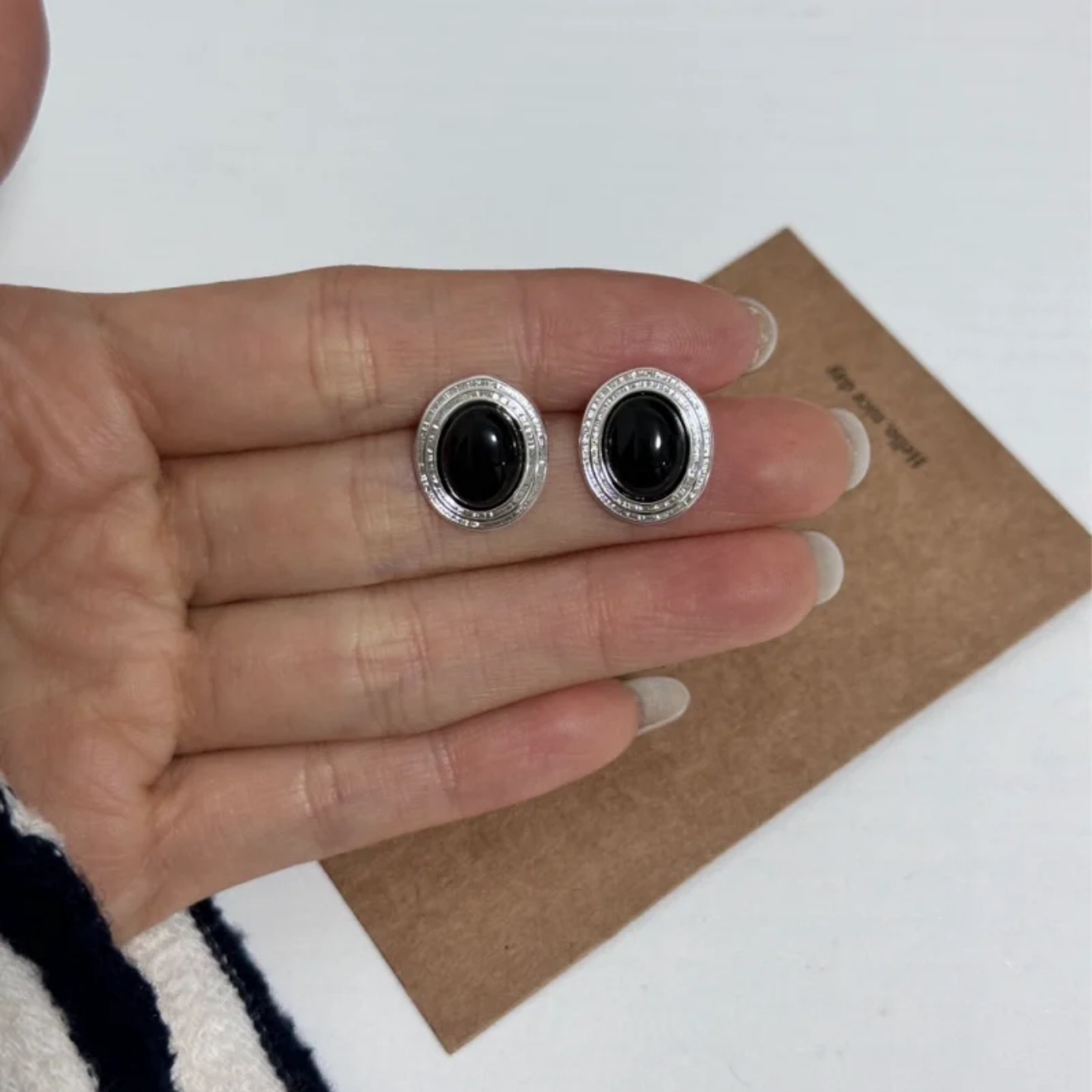 s925纯银【墨白】小众轻奢黑玛瑙椭圆形耳钉女复古高级感个性耳饰 - 图1