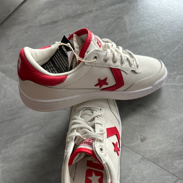 Converse Comfortable and versatile non-slip wear-resistant casual low-top shoes for men and women, white and red A10348C