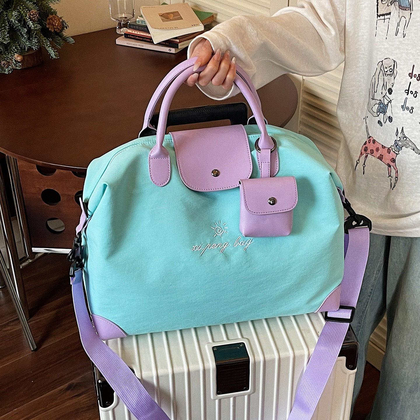 New large-capacity crossbody travel bag, lightweight for women