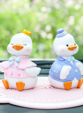 新款可爱MOMO鸭树脂汽车摆件卡通小黄鸭摆件创意车载内饰家居