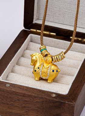 大佛寺法物流通代请珐琅彩镀金沙金马吊坠马上有钱项链毛衣链