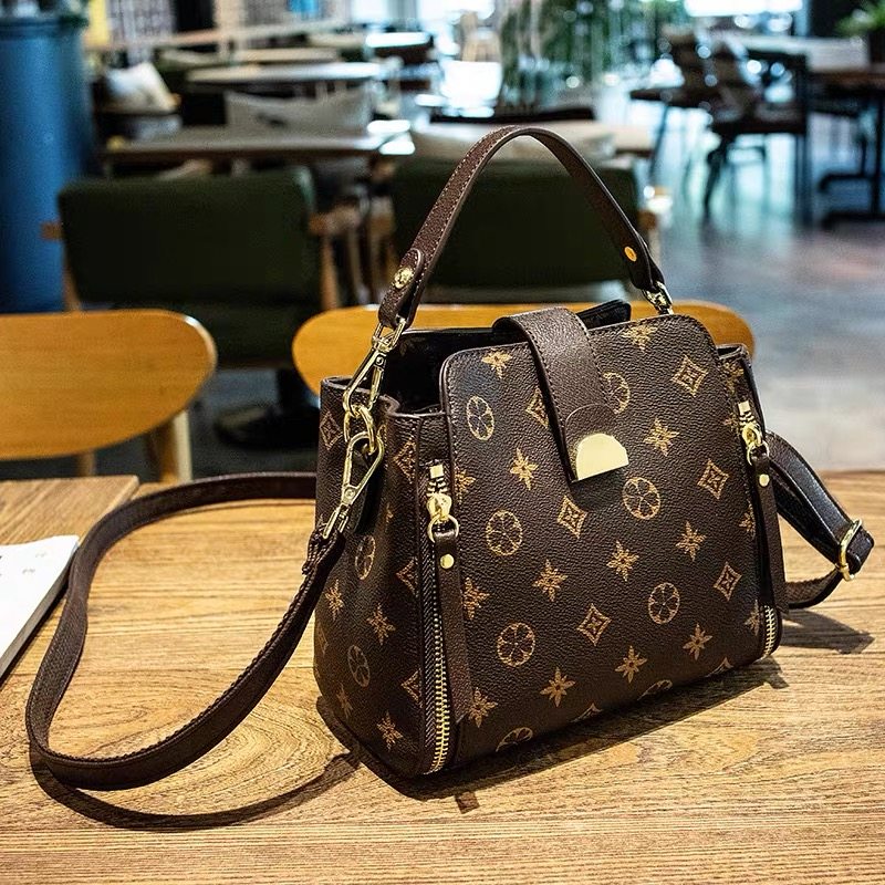 真皮质感女包包今年流行2025新款手提水桶包时尚百搭单肩斜挎包小,淘宝优惠券,粉丝福利购,淘宝优惠卷