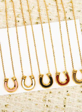 26年新款U形小牛皮马蹄项链铆钉玫瑰金马鞍锁骨链吊坠女男女同款