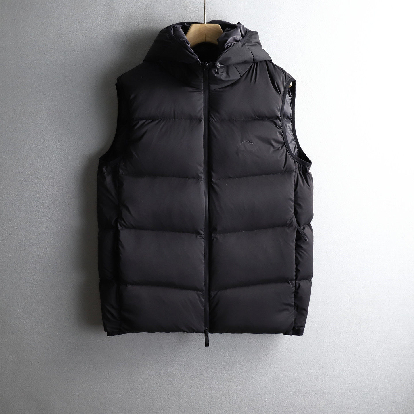 优外汇 欧美M家原货徽章可拆帽冬季保暖修身纯色男女鹅绒羽绒马甲,淘宝优惠券,粉丝福利购,淘宝优惠卷