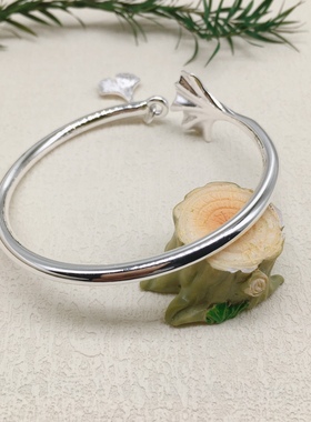 胜银·新款纯银手镯开口处带枫叶吊坠枫叶象征着爱情永恒足银999