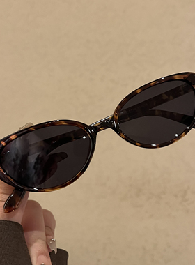 辣妹风红色猫眼墨镜墨镜女2026新款窄框显脸小防紫外线网红太阳镜