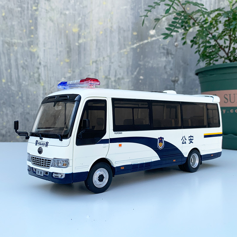 原厂1:32宇通客车T7商务车考斯特警车公安版消防车巴士合金模型 - 图1