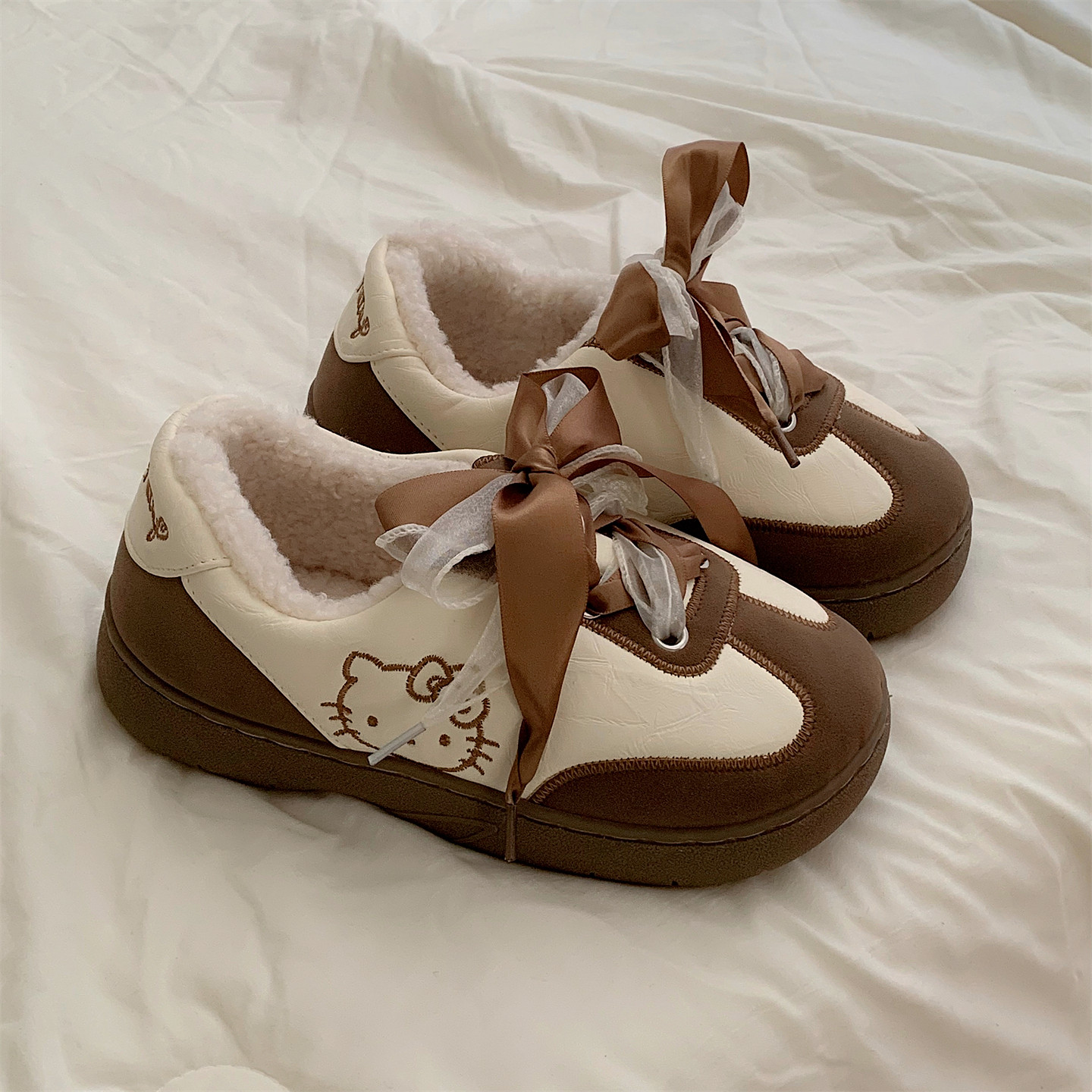 细细条 休闲网红小白鞋板鞋女正版HelloKitty防滑冬天外穿德训鞋,淘宝优惠券,粉丝福利购,淘宝优惠卷