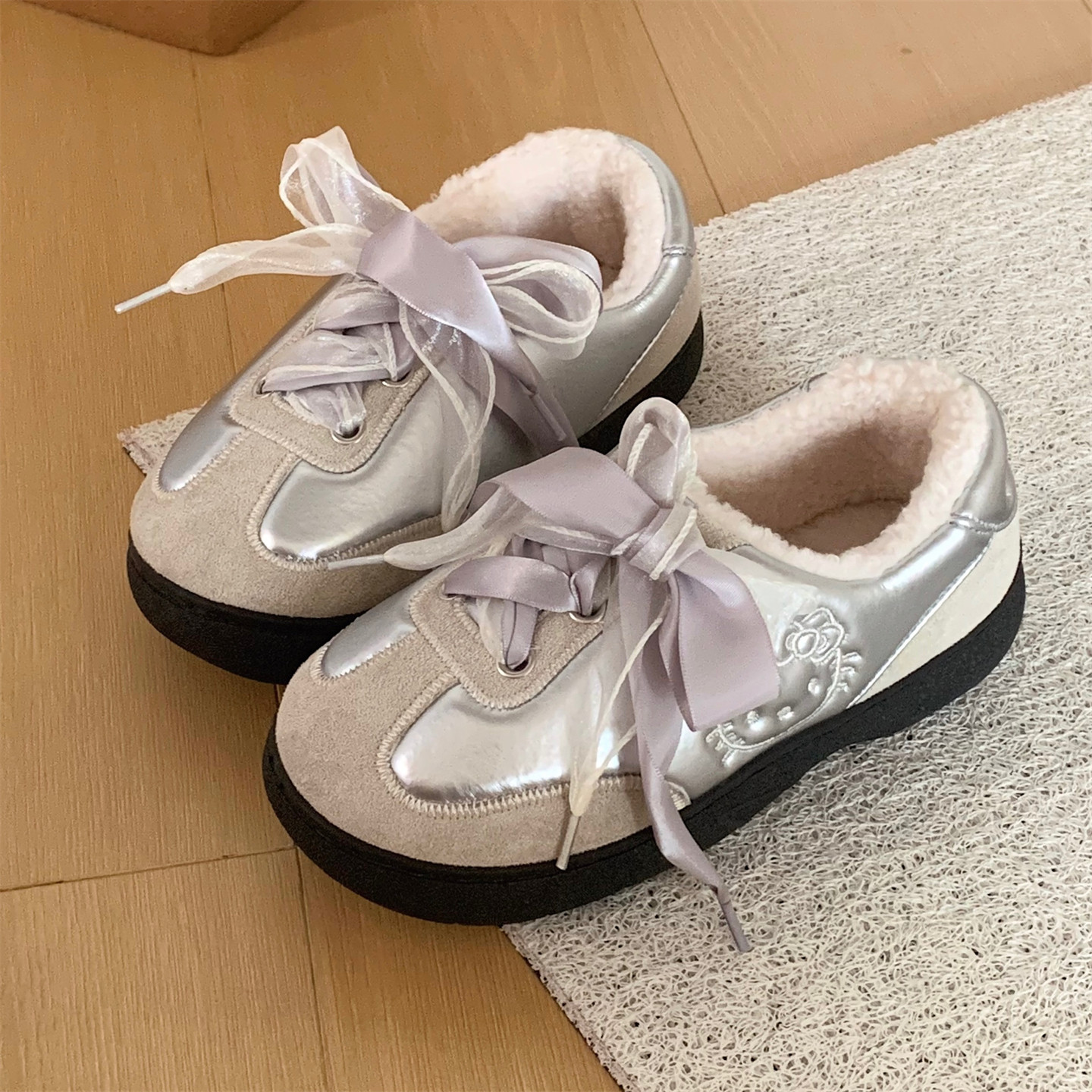 细细条 休闲网红小白鞋板鞋女正版HelloKitty防滑冬天外穿德训鞋,淘宝优惠券,粉丝福利购,淘宝优惠卷