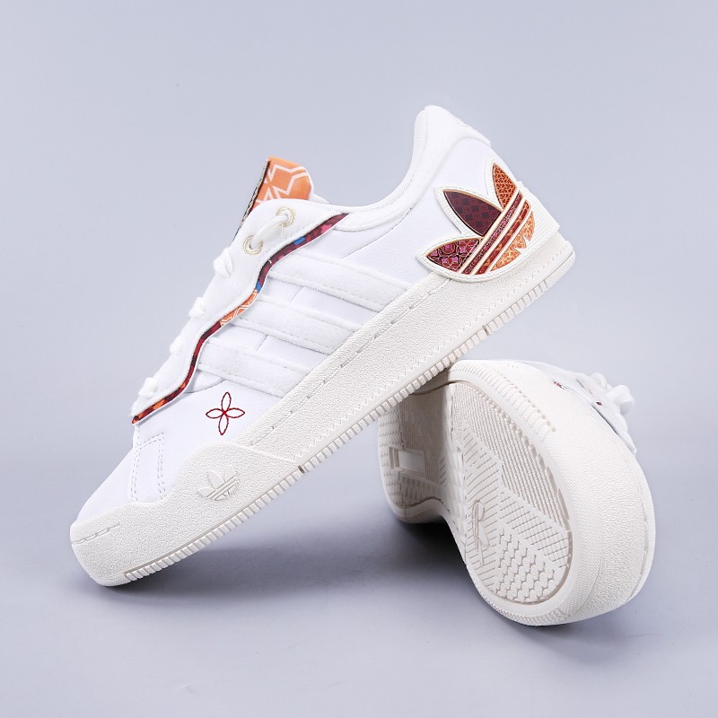 Adidas/阿迪达斯三叶草女子户外休闲舒适耐磨运动低帮板鞋GX8882 - 图0