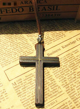 镶嵌木质十字架女士毛衣链