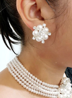 今年流行的珍珠项链新娘