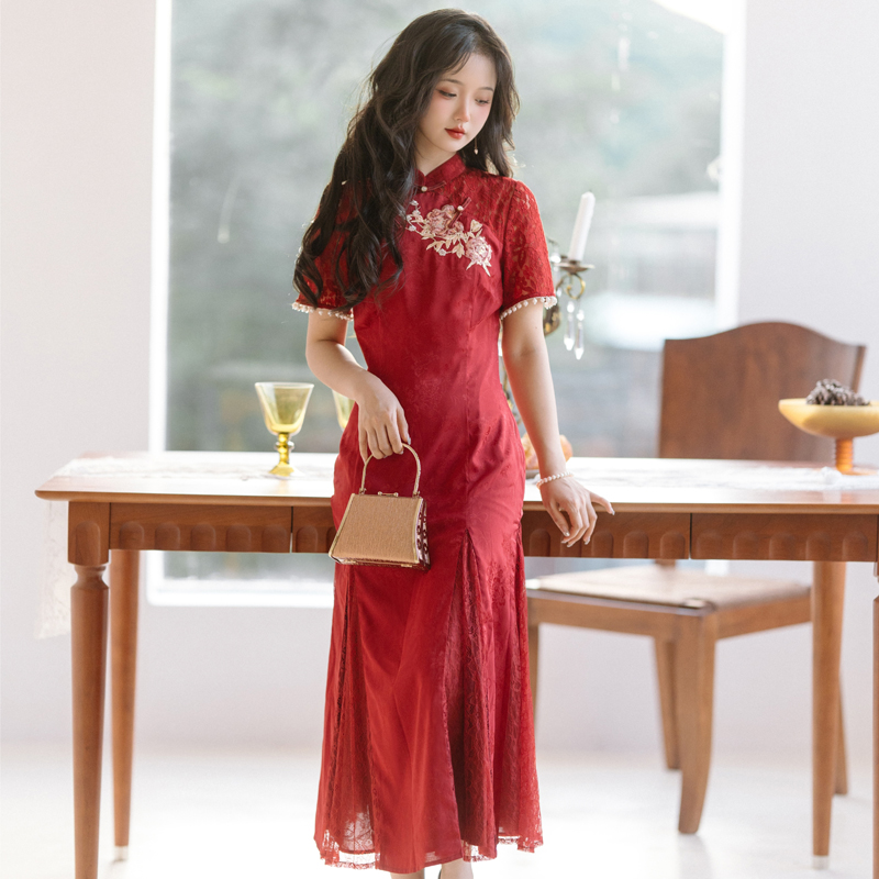 Red lace fitted brace, dress, cheongsam, Chinese style, fish tail Red lace fitted brace, dress, cheongsam, Chinese style, fish tail