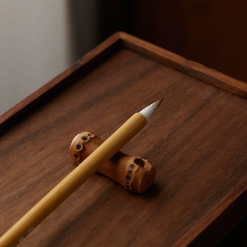 李小平 Biwi Studio Lingfei Jing Xiao Kai написала овцы -волков и малейшую кисть, чтобы скопировать Священные Писания Чунан Тан Бичжуанг