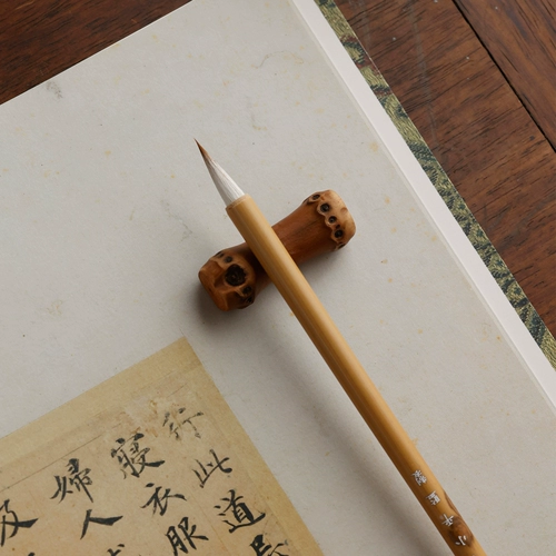 李小平 Biwi Studio Lingfei Jing Xiao Kai написала овцы -волков и малейшую кисть, чтобы скопировать Священные Писания Чунан Тан Бичжуанг