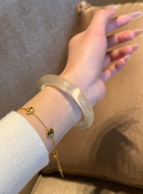 清冷感冰透白月光玉髓手镯