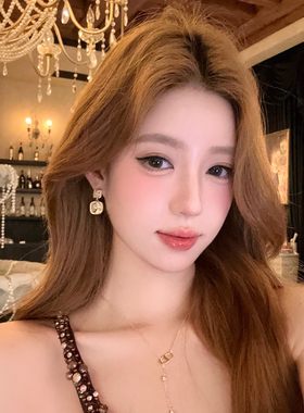 娇贵女主轻奢闪锆方形耳环