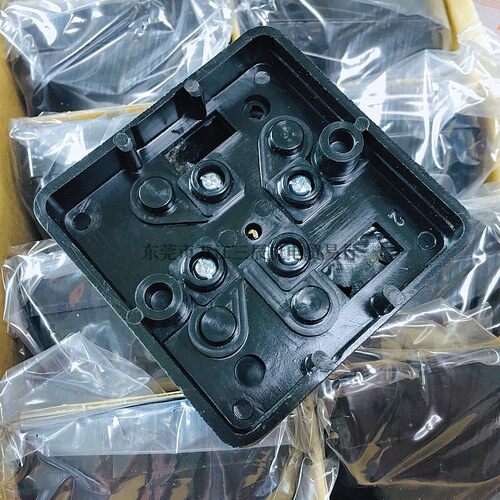 台湾隆光LKEW明装电木LK2420K 20A250V4P旋转自锁插座WK2420黑色 - 图2