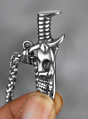 复古匕首骷髅头钛钢吊坠男士ins潮流项链骷髅不锈钢吊坠项链饰品