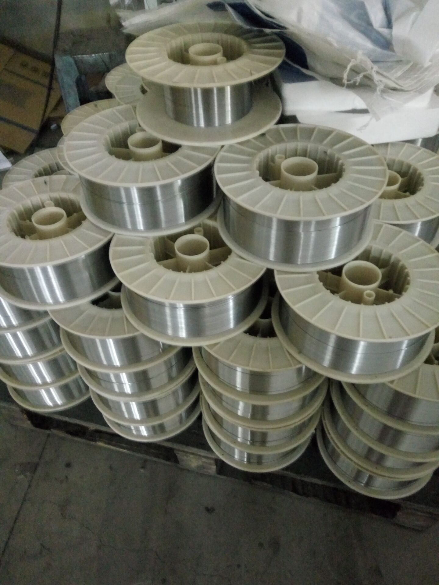 高硬度耐磨堆焊焊丝YD688/430/990/788/888/988/999耐磨药芯焊丝 - 图1