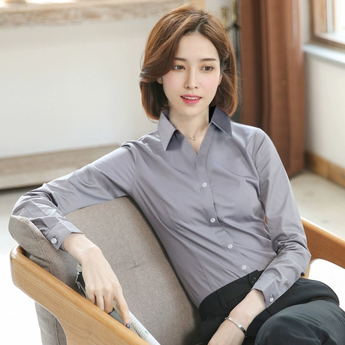 Пиджак классического кроя, рубашка, лонгслив, комбинезон, V-образный вырез