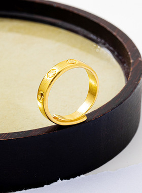 新款光面钻纹时尚简约戒指男女情侣款对戒闭口镀金素圈指环礼物