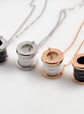 钛钢镀玫瑰金黑白陶瓷吊坠不掉色