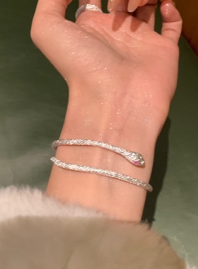 冷性风！设计感个性小蛇手镯