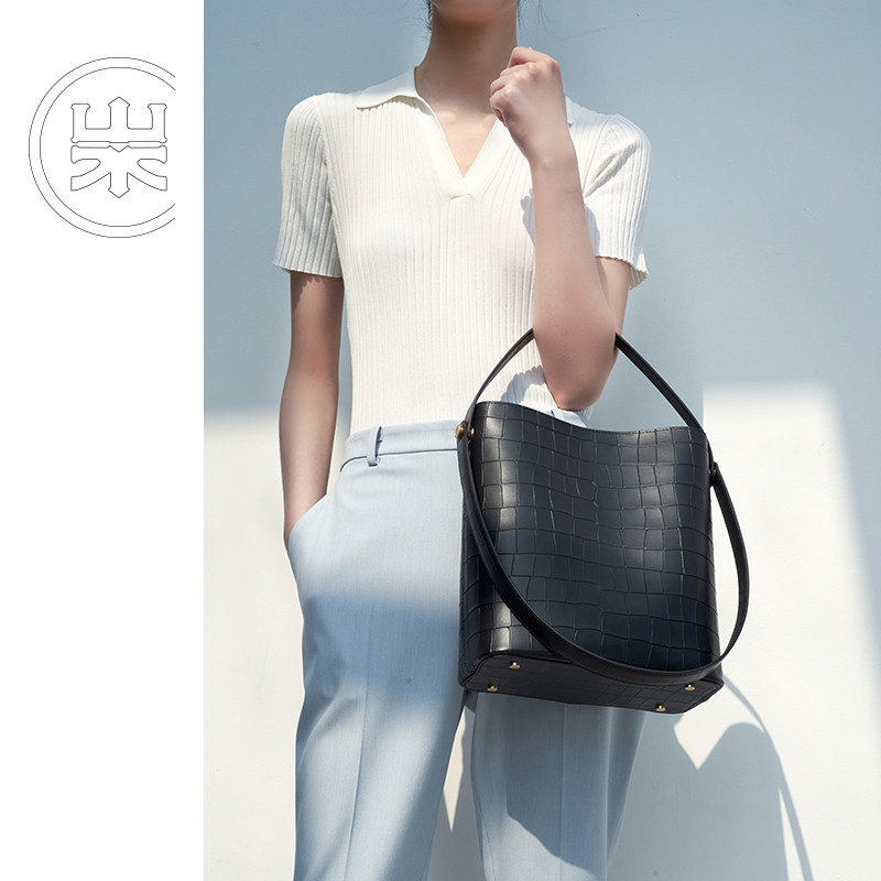 山水集石纹2022新款春季高级水桶包 山水集水桶包