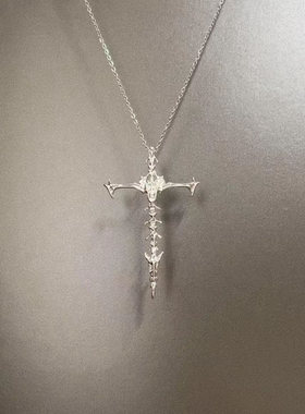 小众设计原创骸骨十字架项链吊坠女甜酷复古辣妹暗黑饰品锁骨男潮