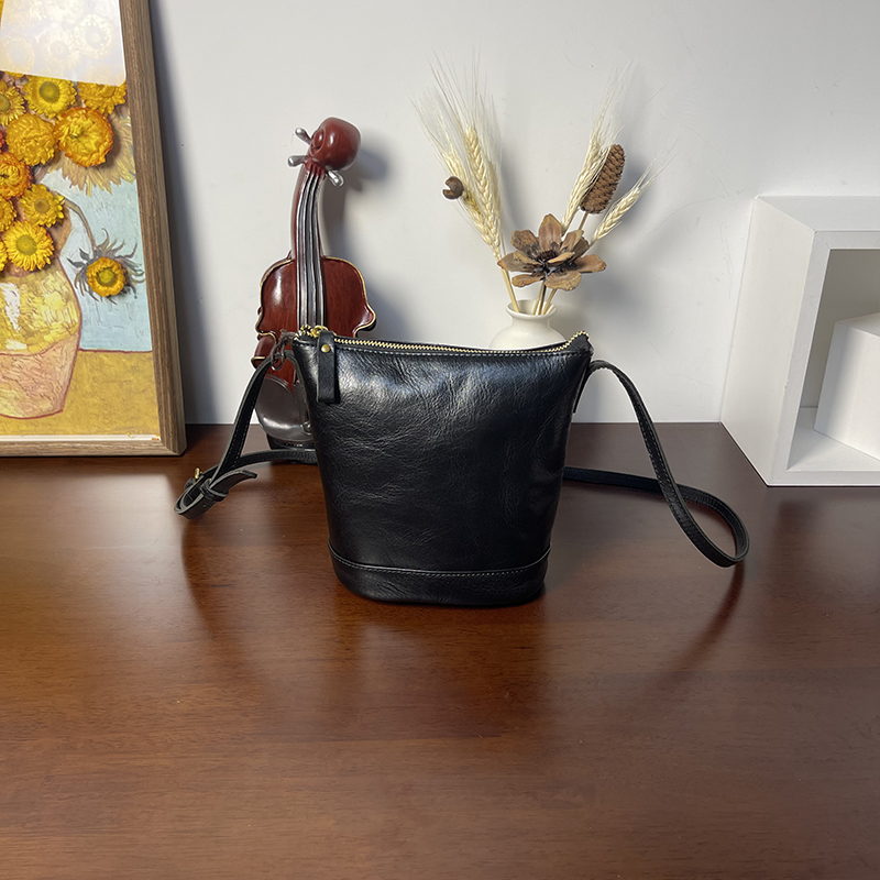 MrFu植鞣牛皮水桶包女2025新款真皮休闲女包通勤百搭单肩斜挎包包 - 图0