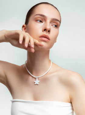 TWENTYONEAUGUST原创设计白色花朵吊坠项链高级感百搭项链毛衣链