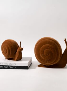 简约轻奢树脂绒面蜗牛创意软装饰品儿童房客厅电视柜桌面家居摆件