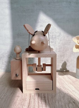 厂家直销木质电动小飞猪摆件创意家居礼物会飞的猪手工木制工艺品