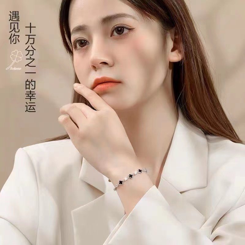 四叶草S999纯银镀PT950铂金莫桑石手链手镯生日情人节礼物送女友,淘宝优惠券,粉丝福利购,淘宝优惠卷