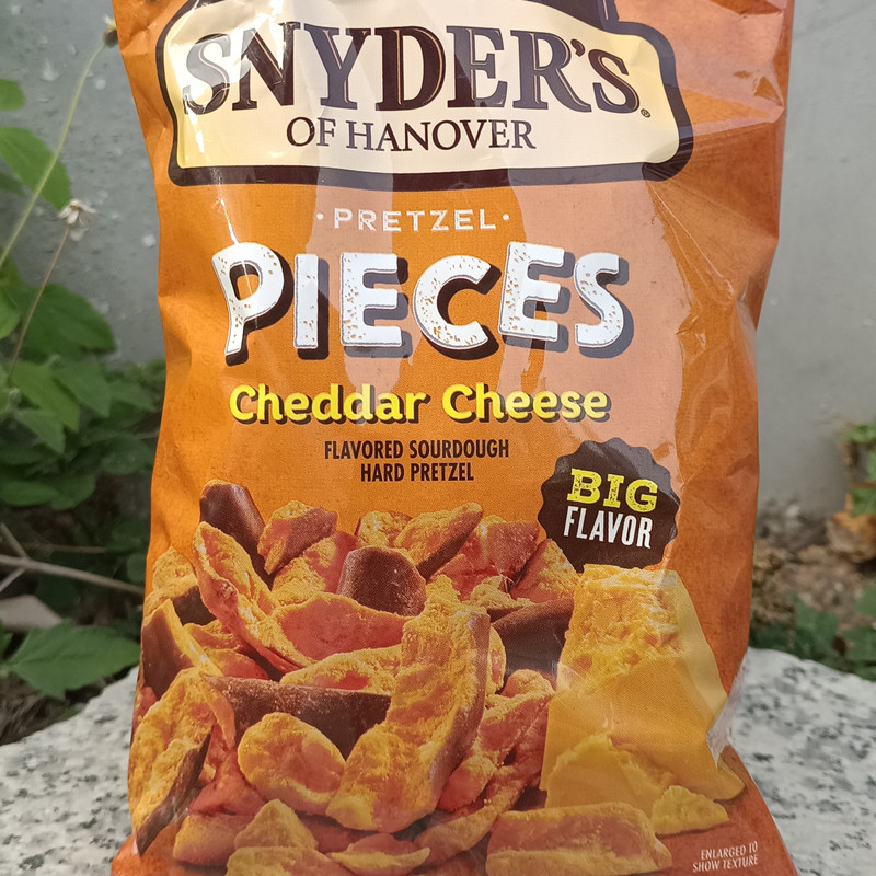 施耐德普莱车打芝士味酥脆饼干Snyder's cheddar cheese Pieces-图0