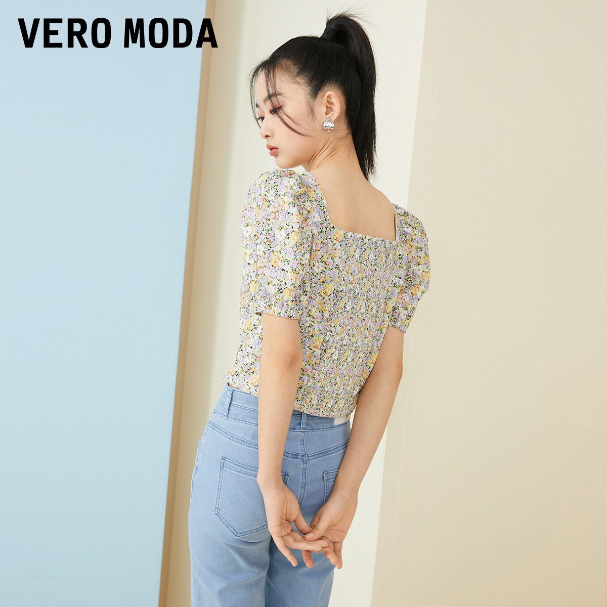 t区绫致Vero Moda2024春夏新款复古方领泡泡袖碎花雪纺衫女-图1