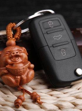 桃木雕刻属羊者喜猪钥匙扣挂件