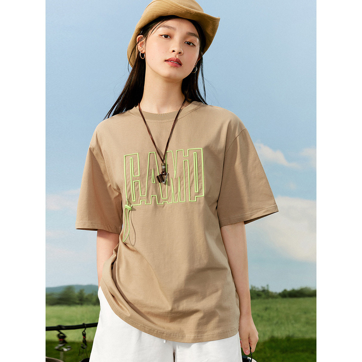 太平鸟飞跃联名防蚊字母短袖女t恤 太平鸟广仁T恤