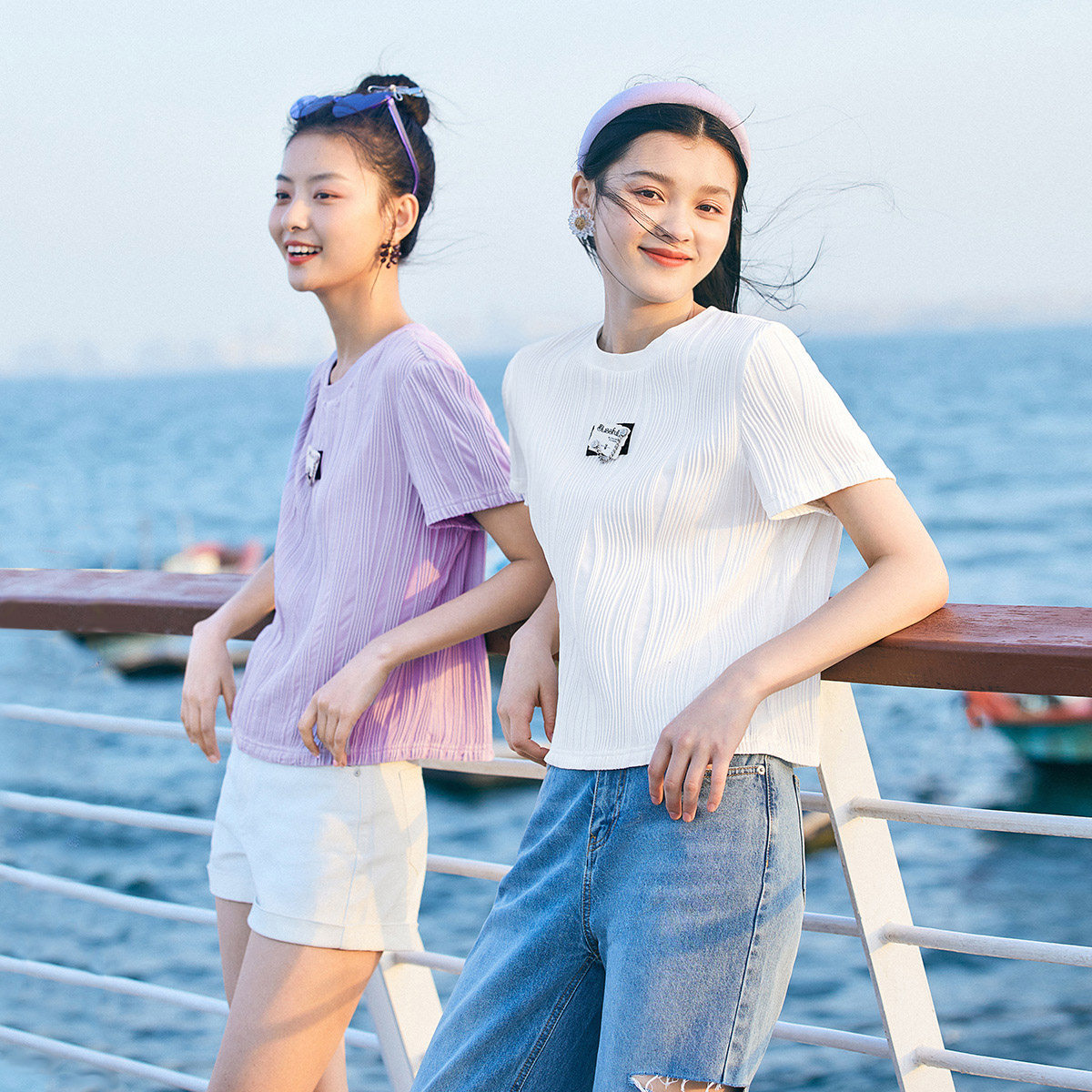 太平鸟肌理感2022夏季新款黑白t恤 太平鸟广仁T恤