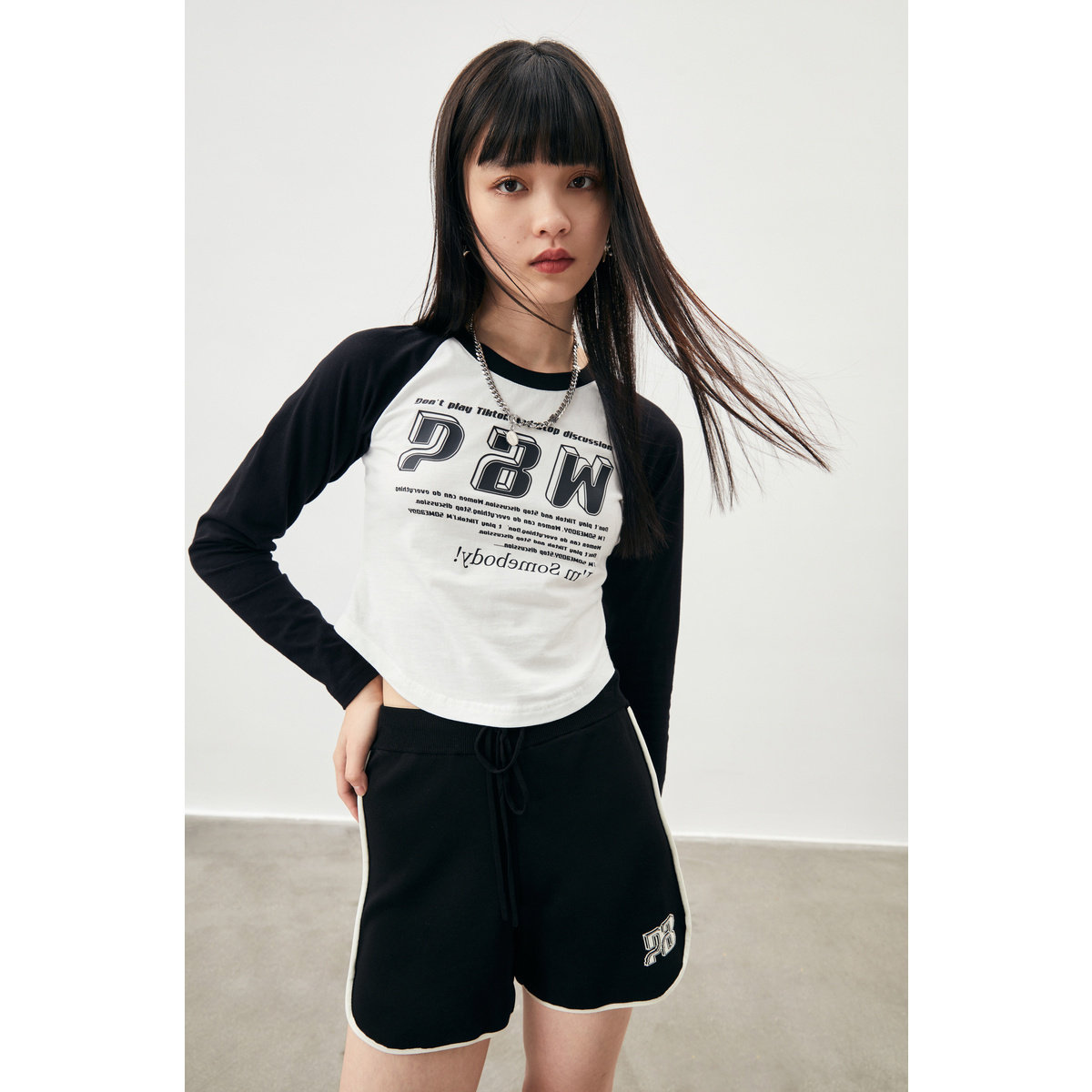 太平鸟短打2022早秋新款长袖打底衫 太平鸟广仁T恤