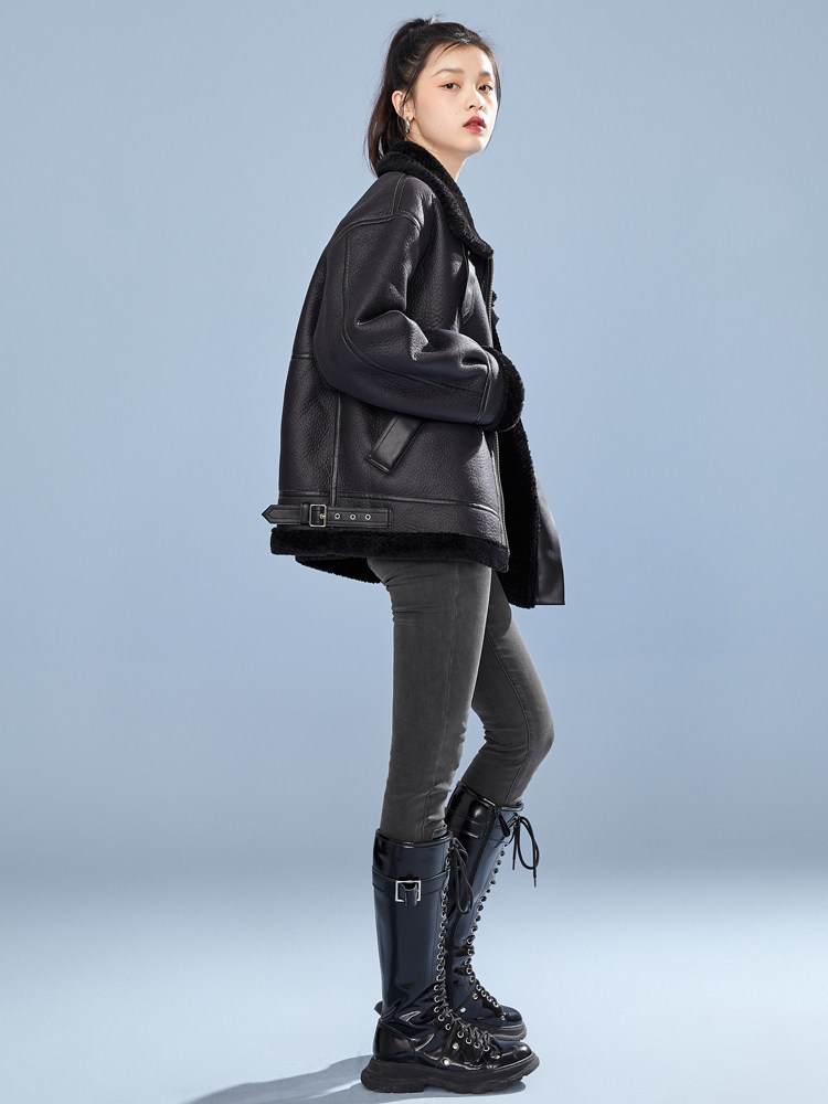 太平鸟翻领机车2020秋季新款皮衣 太平鸟短外套